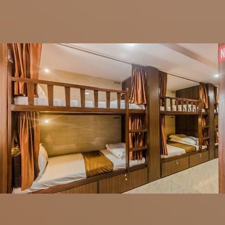 Awesome Dormitory Male Only Mumbai Kültér fotó