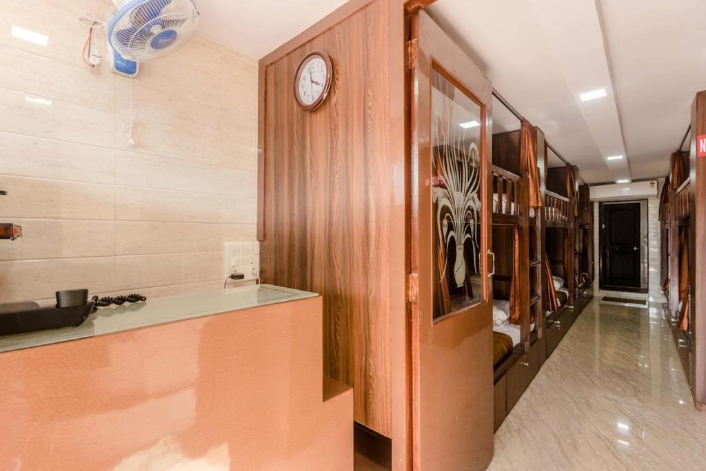 Awesome Dormitory Male Only Mumbai Kültér fotó